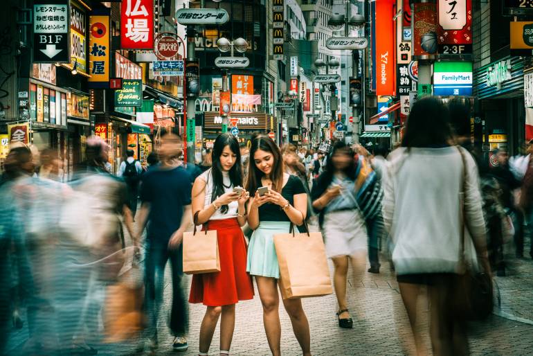 shibuya crossing mobile smart phone shopping