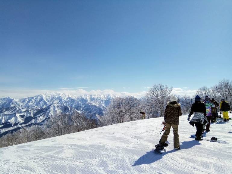 Snow and skiiers at Gala Yuzawa